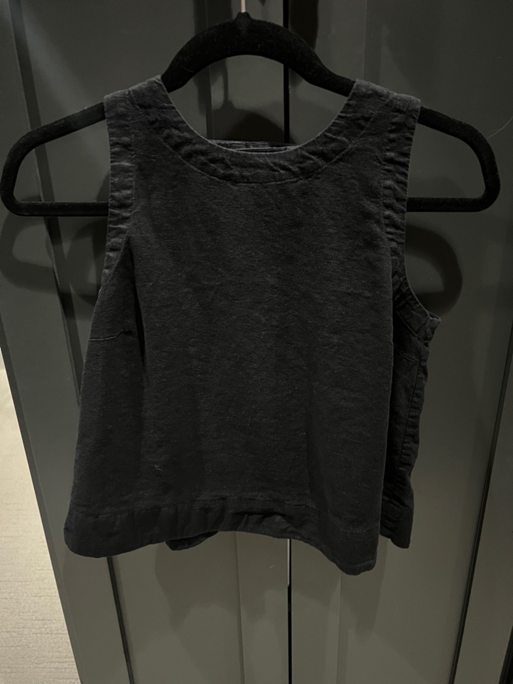 LOFT Black Sleeveless Cropped Tank